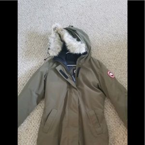 Canada goose parka Size Medium